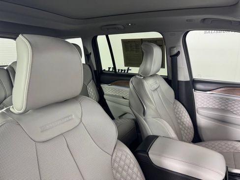 Used 2023 Jeep Grand Cherokee Summit AWD/4WD image 38