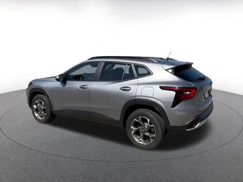 Used 2025 Chevrolet Trax LT FWD image 10