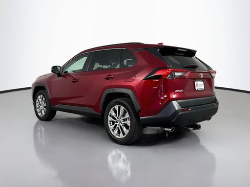 Used 2020 Toyota RAV4 XLE Premium AWD/4WD image 5