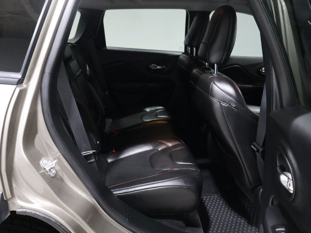 Used 2019 Jeep Cherokee Trailhawk w/ Cold Weather Group AWD/4WD image 21