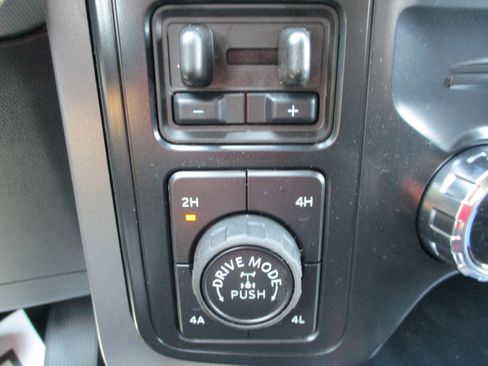 Used 2025 Ford F150 Lariat w/ Equipment Group 502A High AWD/4WD image 14