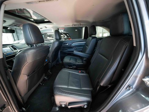 Used 2019 Toyota Highlander Limited image 23