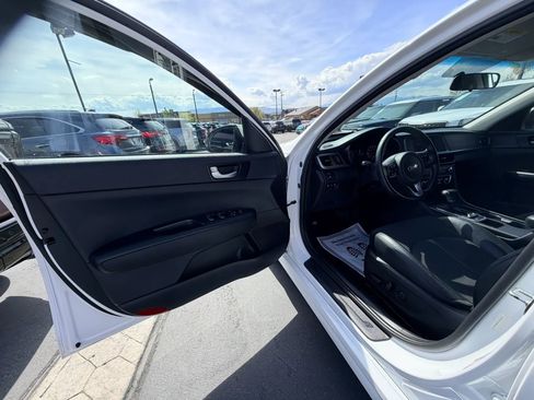 Used 2018 Kia Optima S FWD image 10