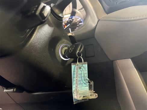 Used 2016 Toyota RAV4 XLE image 32