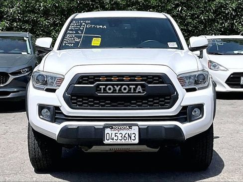 Used 2019 Toyota Tacoma TRD Off-Road w/ Technology Package AWD/4WD image 2