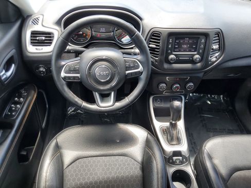 Used 2017 Jeep Compass Latitude image 16