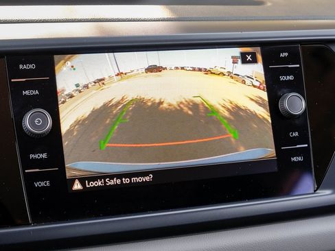 Used 2022 Volkswagen Taos SE image 30