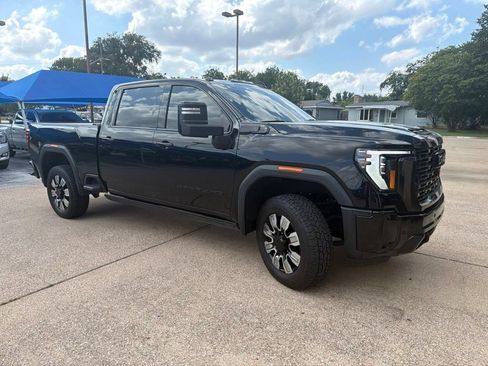Used 2024 GMC Sierra 2500 Denali w/ Denali Reserve Package AWD/4WD image 3