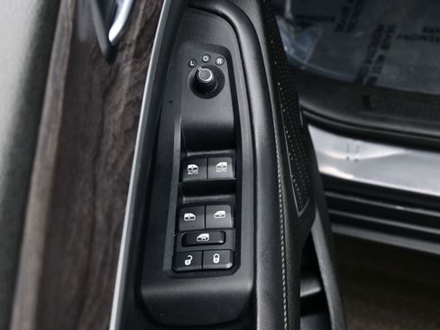 Used 2022 Jeep Grand Cherokee Limited image 10