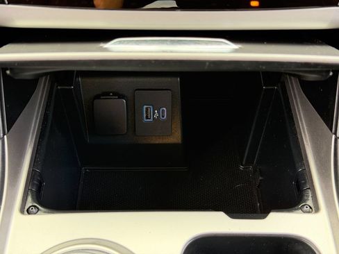 Used 2020 Ford Explorer XLT AWD/4WD image 25