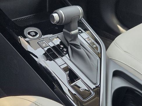 New 2025 Kia Niro EX Touring image 14