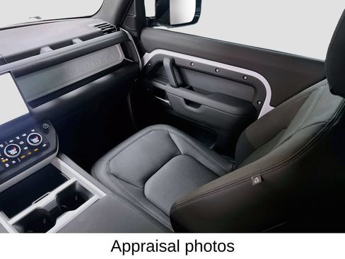 Used 2025 Land Rover Defender 90 X-Dynamic SE AWD/4WD image 26
