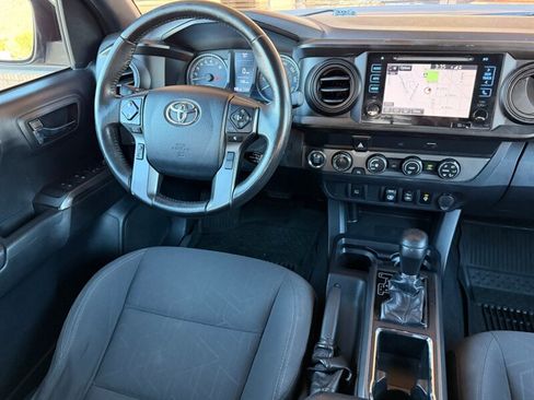 Used 2019 Toyota Tacoma TRD Off-Road image 17