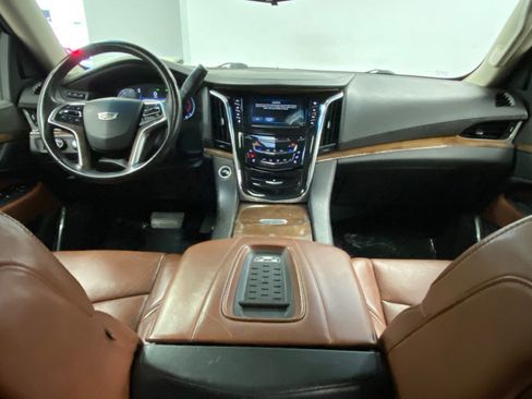 Used 2017 Cadillac Escalade Premium Luxury image 25
