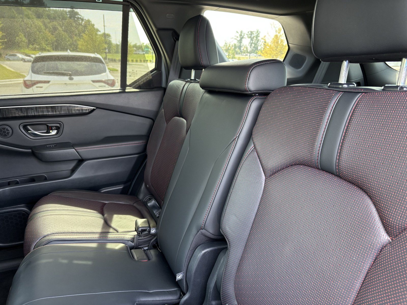 Used 2025 Honda Pilot Black Edition image 32
