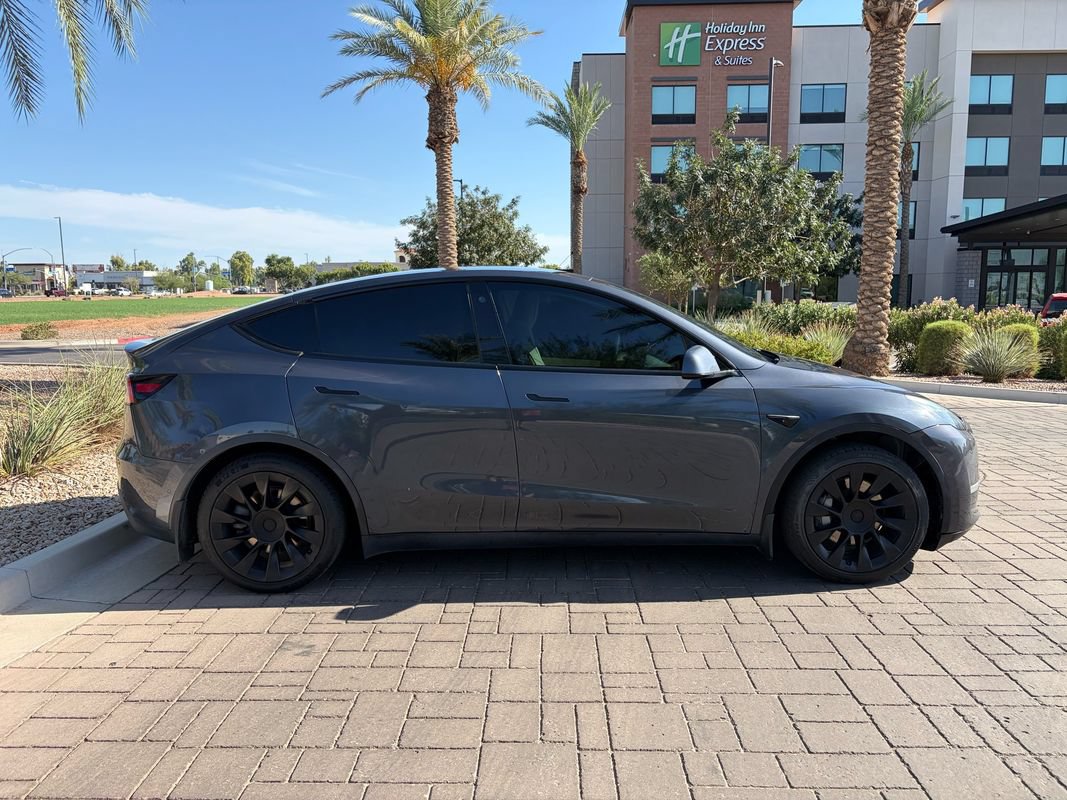 Used 2021 Tesla Model Y 2WD image 2