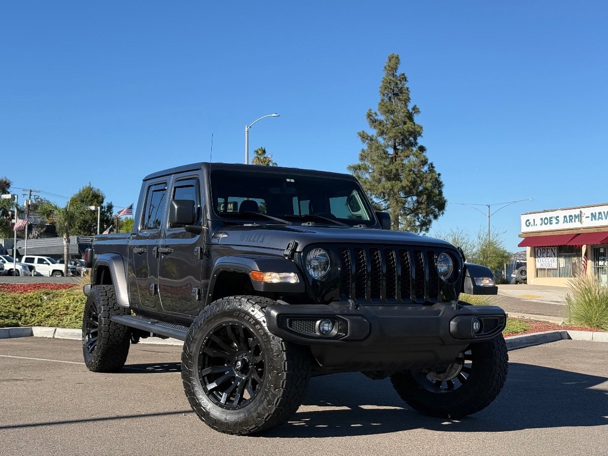 Used 2023 Jeep Gladiator Sport AWD/4WD image 2