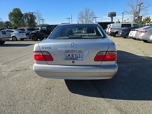 Used 2000 Mercedes-Benz E 320 Sedan image 6