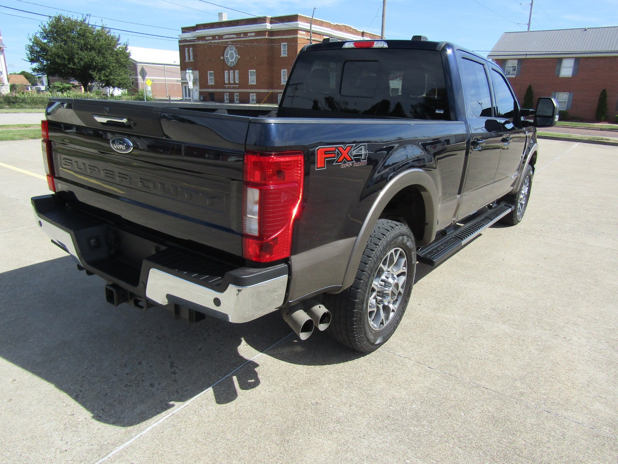 Used 2022 Ford F350 Lariat w/ Lariat Value Package AWD/4WD image 3