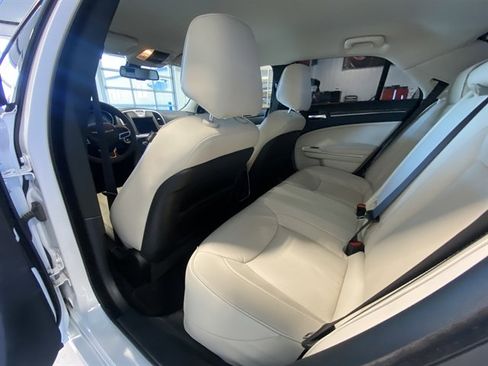 Used 2023 Chrysler 300 Touring L w/ Comfort Group image 13