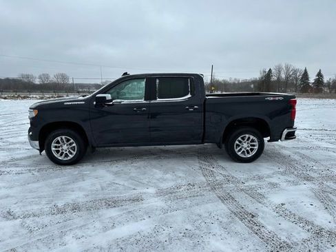 Used 2024 Chevrolet Silverado 1500 LT image 3