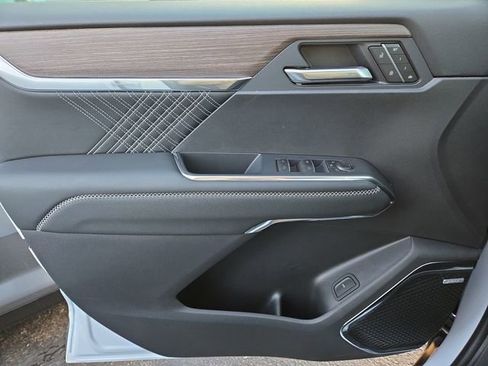 New 2026 GMC Acadia Denali w/ Super Cruise Package image 17