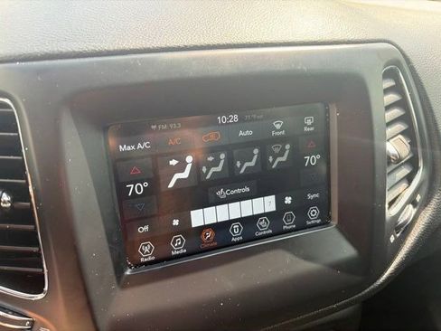 Used 2020 Jeep Compass Latitude w/ Cold Weather Group AWD/4WD image 22