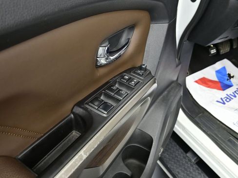 Used 2021 Nissan Titan Platinum Reserve w/ Moonroof Package image 15