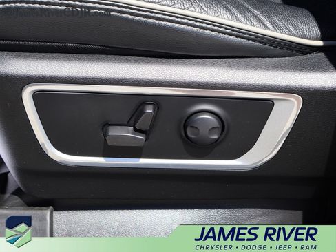 Used 2024 RAM 1500 Laramie AWD/4WD image 23