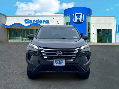 Used 2024 Nissan Rogue S FWD image 2