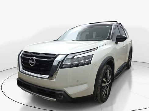 Used 2022 Nissan Pathfinder Platinum w/ Cargo Package FWD image 10