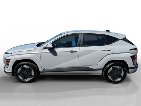 Certified 2025 Hyundai Kona SE image 2