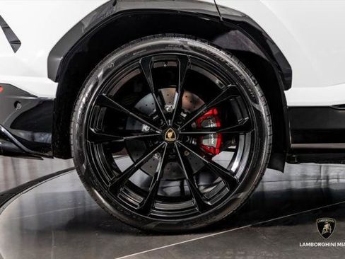 Used 2022 Lamborghini Urus AWD/4WD image 19