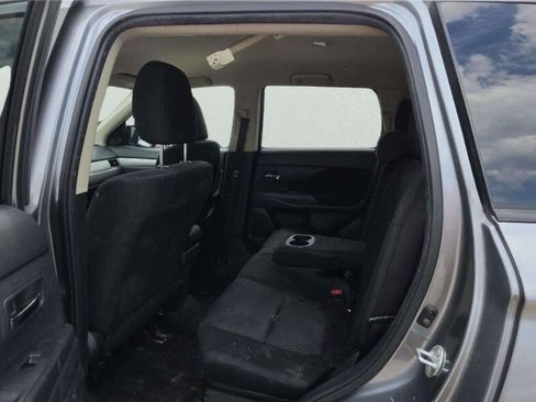 Used 2014 Mitsubishi Outlander SE FWD image 7