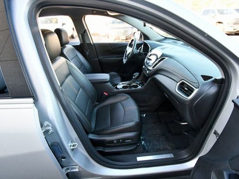 Used 2022 Chevrolet Equinox Premier FWD image 37