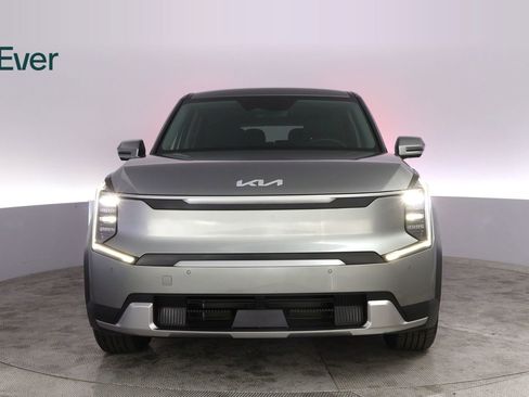 Used 2024 Kia EV9 Light Long Range RWD image 12