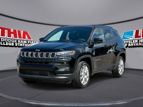 Used 2023 Jeep Compass Latitude w/ Sun and Sound Group AWD/4WD image 1