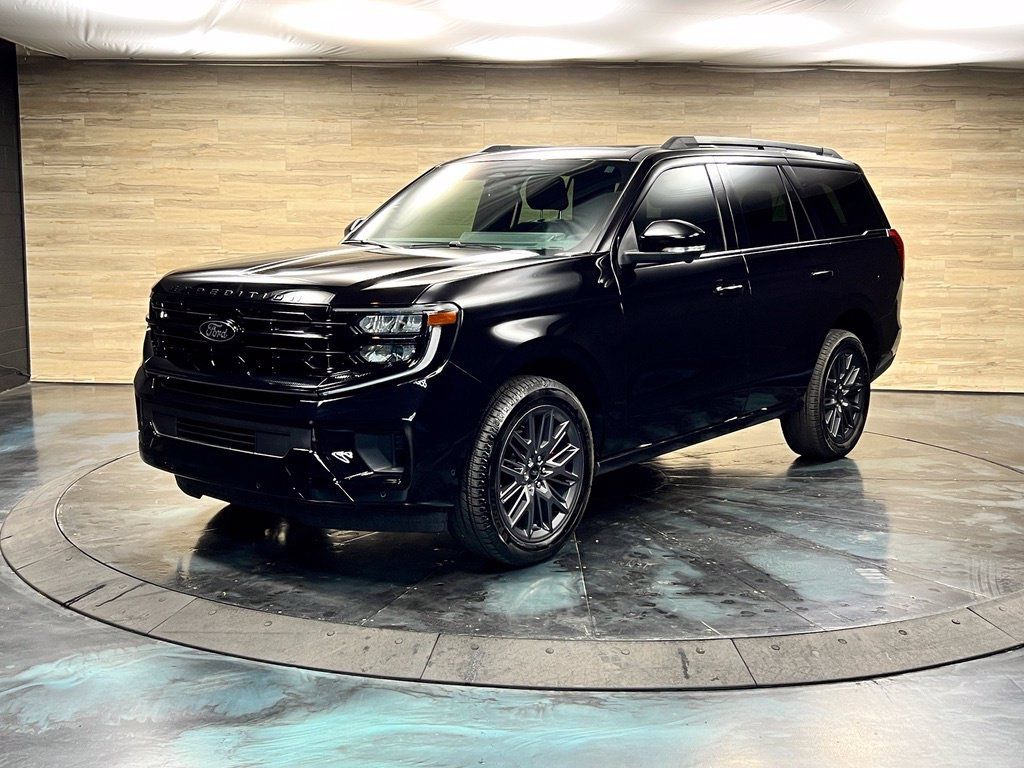 Used 2025 Ford Expedition Platinum w/ Stealth Performance Package AWD/4WD image 5