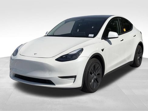 Used 2024 Tesla Model Y Long Range AWD/4WD image 4