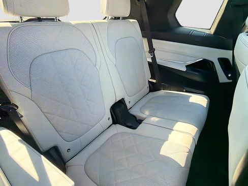 Used 2023 BMW X7 xDrive40i w/ Premium Package image 22