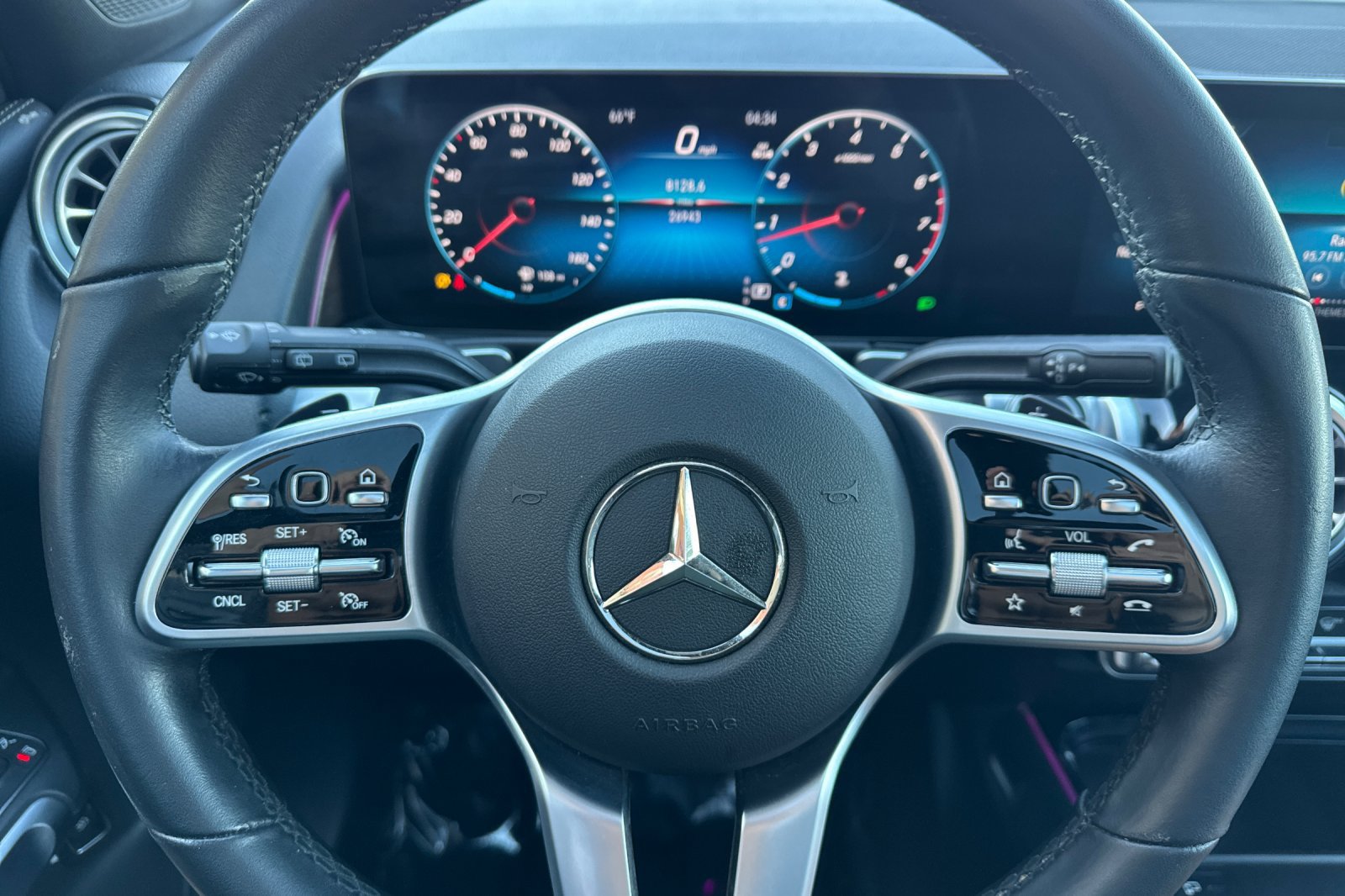 Used 2023 Mercedes-Benz GLB 250 4MATIC image 28