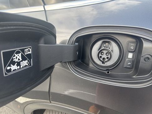 Used 2021 Porsche Cayenne E-Hybrid image 11