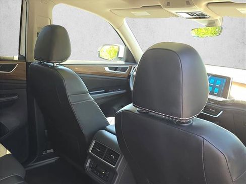 Used 2024 Volkswagen Atlas SE FWD image 20