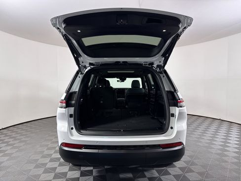 New 2025 Jeep Grand Cherokee L Limited w/ Black Appearance Package image 10