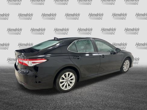 Used 2019 Toyota Camry LE image 10