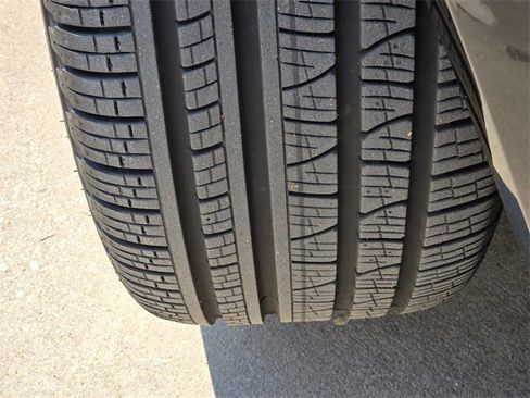 Certified 2025 Volvo XC90 T8 Plus w/ Protection Package Premier image 14