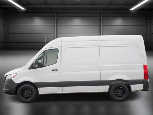 Used 2025 Mercedes-Benz Sprinter 2500 image 5