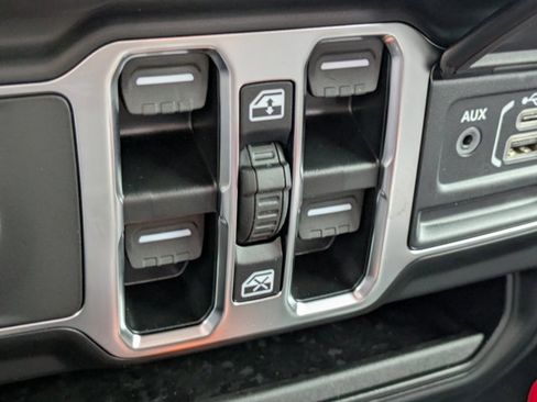 New 2025 Jeep Wrangler Sahara image 20