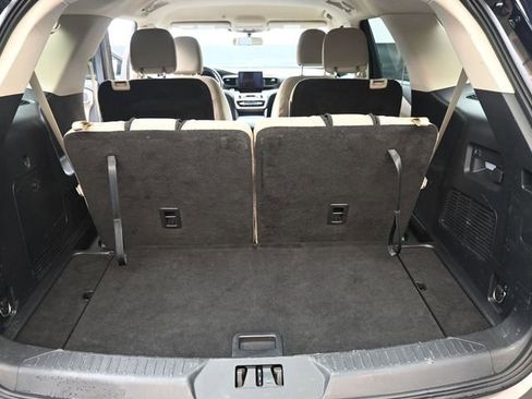 Used 2021 Ford Explorer XLT image 32