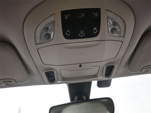 Used 2018 Chrysler Pacifica Touring-L Plus w/ Tire & Wheel Group image 12